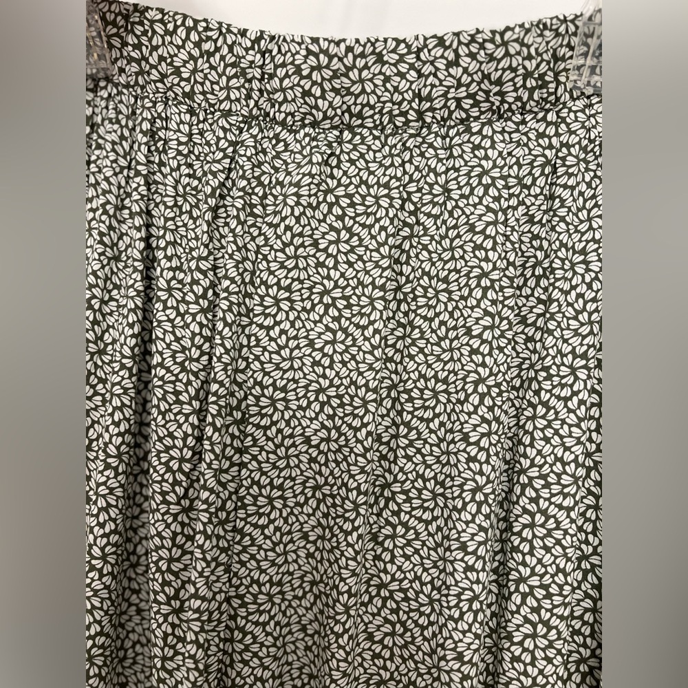 NWT- Petal & Pup Neveah Pant - Green - Picture 5 of 7